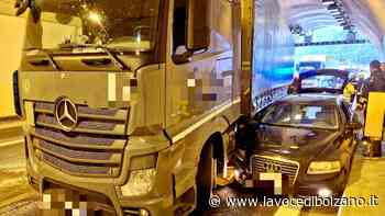 Incidente auto-camion in A22: intervengono i vigili del fuoco di Vipiteno - La Voce di Bolzano