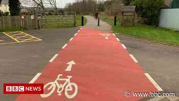Cornwall Council holds reviews into failed cycle trails - BBC