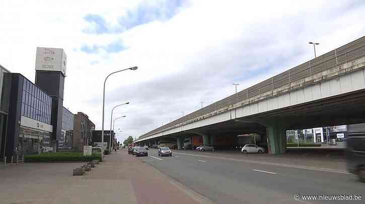 Iconische autogarage aan Boomsesteenweg verdwijnt na 50 jaar, ook toren tegen de grond