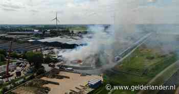 Brand in papieropslag van recyclingbedrijf in Zutphen: ‘Wordt nog wel een klusje’