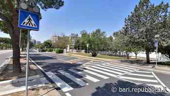 Bari, una 11enne investita da una moto mentre va a scuola alla Tommaso Fiore: ferita al volto. "Strade poco sicure" - La Repubblica