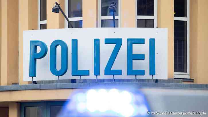Zweijähriger sperrt seine Mutter auf dem Balkon aus