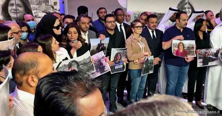 I colleghi e lo staff di Al Jazeera rendono omaggio alla giornalista Shireen Abu Akleh uccisa in Cisgiordania: il video