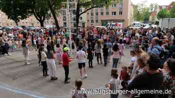 Zuspruch so groß wie nie: Lechhausen feiert einen kleinen Maibaum