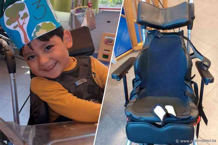 “Zonder die dure rolstoel kan zijn operatie niet doorgaan”: ouders van kleine Alexander (3) slaken noodkreet na laffe diefstal