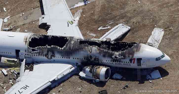 Flight Aborted Just Before Takeoff After Passengers Receive Disturbing Photos on Their Phones