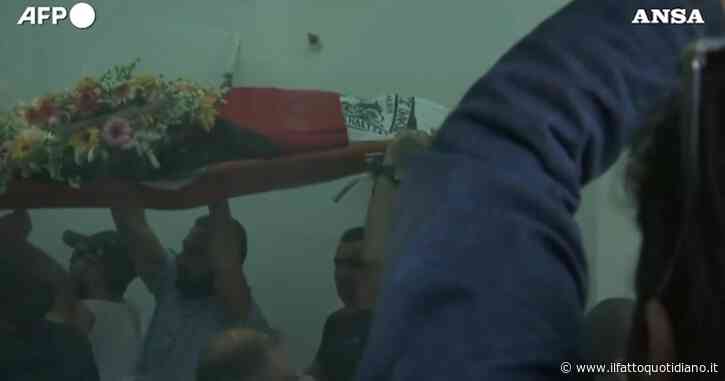 Shireen Abu Aqleh, la salma della giornalista uccisa arriva nella redazione di Al Jazeera a Ramallah – Video