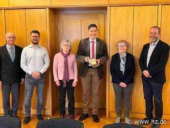 Irrfahrt einer historischen Heiligen Schrift von Kalifornien nach Giengen: Familienschatz zurück in der Heimat - Heidenheimer Zeitung