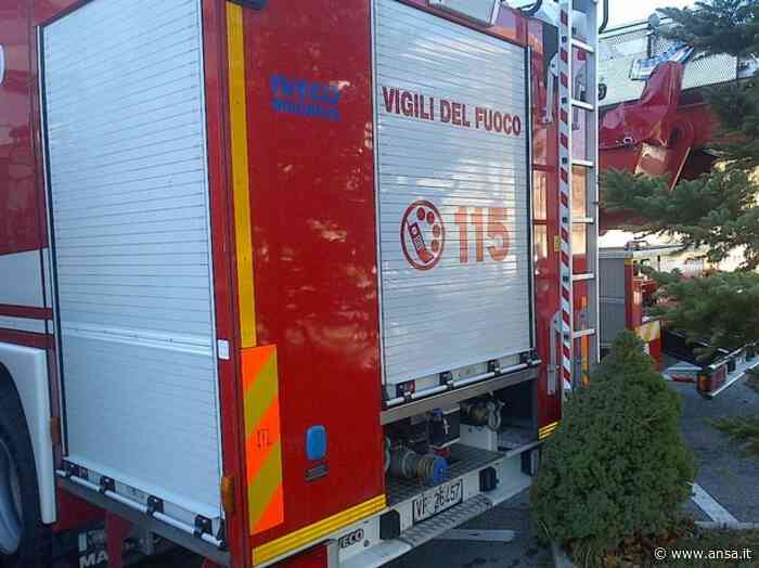 Corpo carbonizzato in auto incendiata a Foligno - Agenzia ANSA
