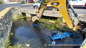 El Ayuntamiento de Manzanillo continúa con el desazolve de canales para evitar inundaciones - colimanoticias