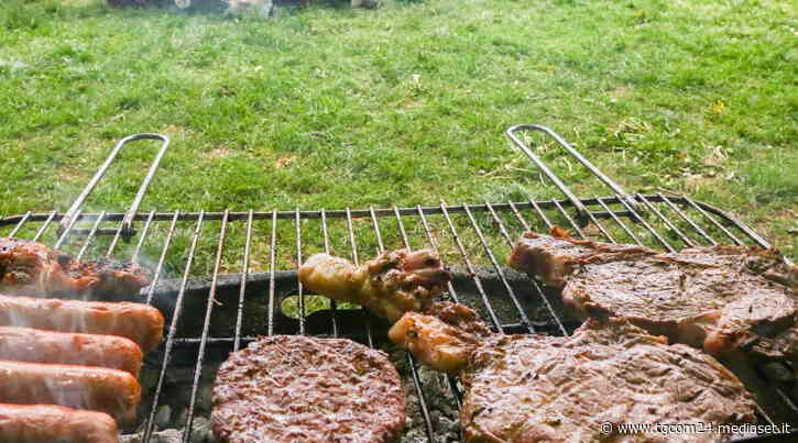 Modena, grigliata e pizza poi per digerire ingurgita bicarbonato: lo stomaco gli "esplode" - TGCOM