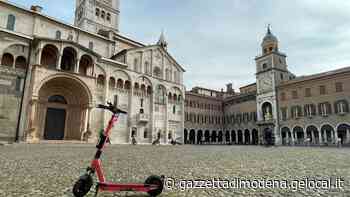 Modena. Ecco il monopattino del futuro Con le frecce e due cavalletti - La Gazzetta di Modena