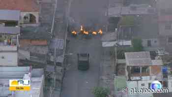 PM faz operação na Serrinha, e criminosos ateiam fogo a barricada - Globo