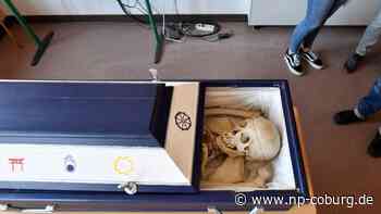 Herkunft unbekannt - Schüler beerdigen menschliches Schul-Skelett - Neue Presse Coburg