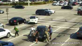 Video: Good Samaritans help Florida driver suffering medical episode - WJXT News4JAX
