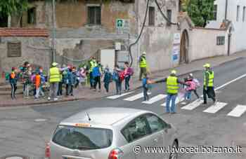 Il Comune di Merano è alla ricerca di persone interessate a ricoprire l'incarico di nonni vigili - La Voce di Bolzano