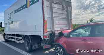 File in avondspits na botsing op E403 in Sint-Eloois-Winkel - Het Laatste Nieuws