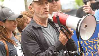 Jon Stewart among vets and activists gathered in Wilmington Thursday - StarNewsOnline.com