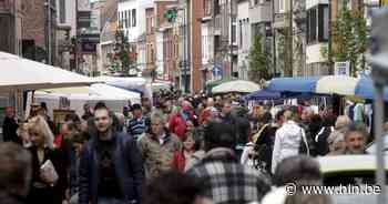 Patersmarkt palmt na twee jaar terug Roeselaarsestraat in - Het Laatste Nieuws