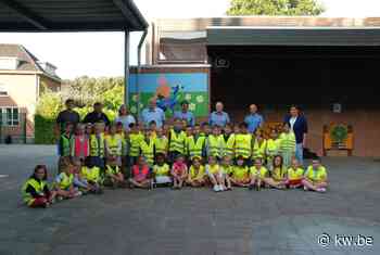 Gemeente Pittem deelt gratis fluohesjes uit in de scholen - KW.be