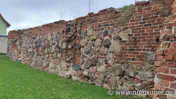 Baudenkmal: Alte Stadtmauer in Altentreptow soll zum Winter gesichert sein - Nordkurier