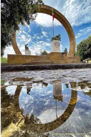 MANDURIA - Il monumento ai Caduti di Manduria nella foto di Gianfranco Dimitri - ManduriaOggi