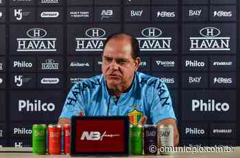 VÍDEO – Waguinho Dias lamenta desfalques por lesão no ataque e adianta substituto de Rodolfo Potiguar - O Município