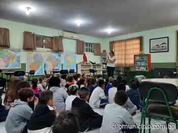 Aluno Nota Dez: Câmara de Brusque aprova projeto para homenagear estudantes que se destacam na rede municipal - O Município