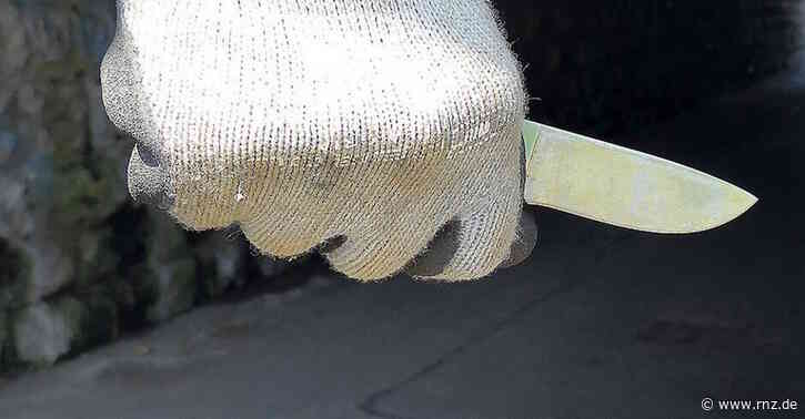 Mannheim:  Unbekannter droht Mann in Straßenbahn "abzustechen"