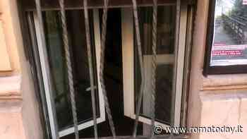 Il circolo Pd preso di mira dai ladri: rubati un pc, soldi e le bandiere della pace