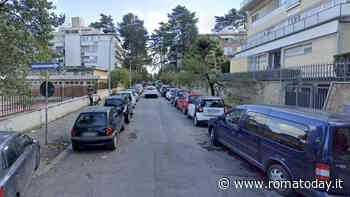 Minacciata con un coltello mette in fuga il rapinatore di Rolex che le ruba la borsa