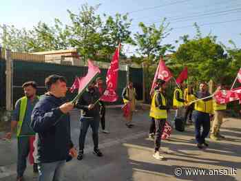 Lavoro: picchetti Cobas freno a cartello ditte grucce Prato - Agenzia ANSA