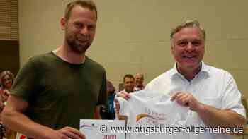 Nino Michel ist Holzheims 2000. Einwohner: Geburtenentwicklung bereitet Kopfzerbrechen