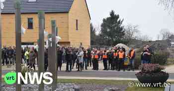 Colonne motards herdenkt busramp Sierre in Lommel: "Ook op vraag van de ouders van de slachtoffers" - Vlaamse Radio- en Televisieomroeporganisatie