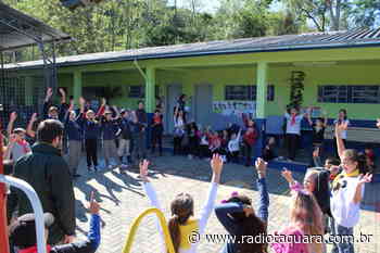 Grupo de escoteiros promove ação em escola da rede municipal de Igrejinha - Rádio Taquara