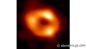 Astronomers capture 1st image of Milky Way's huge black hole