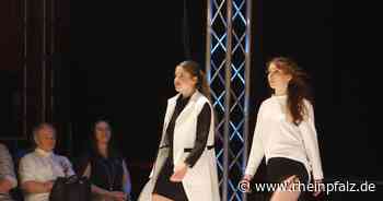 Junge Designerin zeigt ihre Mode im Gloria - Landau/Kandel - Rheinpfalz.de