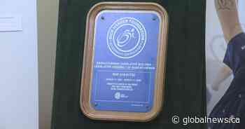 Saskatchewan Legislature unveils plaque displaying accessibility certification - Global News