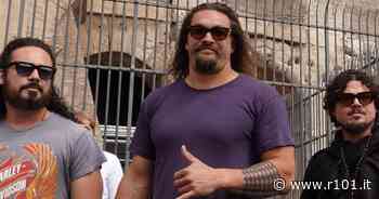 Jason Momoa innamorato di Roma: gli scatti in giro per la città - R101