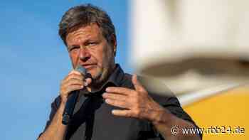 Polizei nimmt mehrere Personen bei Habeck-Besuch in Schwedt fest - rbb24