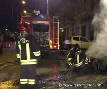 Giarre, a fuoco auto in sosta sulla via Settembrini (rione popolare Jungo) - Gazzettinonline