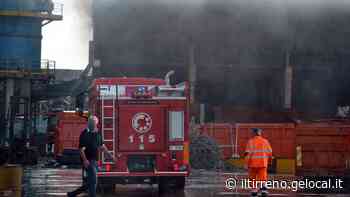 Incendio in una ditta di trattamento rifiuti a Pontedera - Il Tirreno