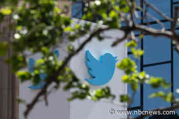 Twitter CEO pushes out executives, freezes hiring ahead of Musk takeover