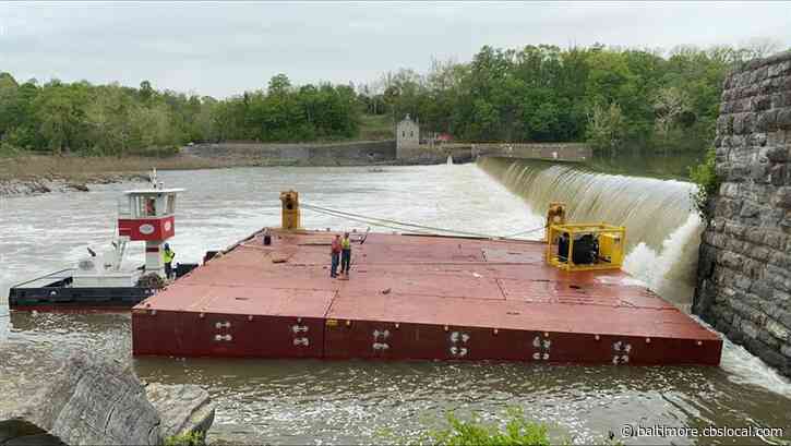 1 Of 2 Runaway Barges Pulled From Potomac To Shore