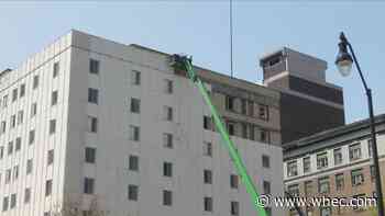 Crews continue effort to remove siding from Downtown Rochester building after some came down