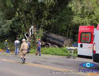 Morre condutor de caminhão que colidiu contra árvore em Ibicaré - Rádio Capinzal