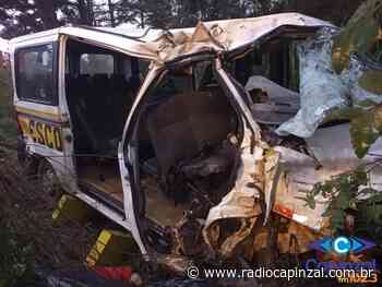 Colisão frontal entre van escolar e carreta deixa uma vítima fatal na BR 470 em Campos Novos - Rádio Capinzal