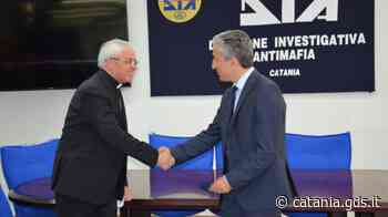 L’arcivescovo di Catania, Luigi Renna, in visita al centro operativo della Dia - Giornale di Sicilia