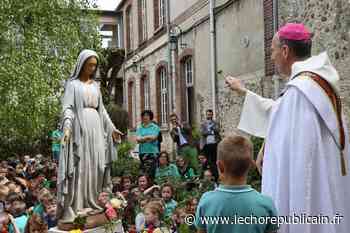 Philippe Christory, évêque de Chartres, a béni la statue de la Vierge Marie à l'école Saint-Ferdinand - Chartres (28000) - Echo Républicain