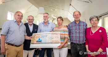 Neos steunt kinderfonds De Tondeldoos met cheque | Dendermonde | hln.be - Het Laatste Nieuws